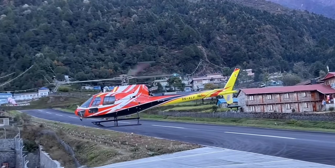 Helicopter landing at lukla airport